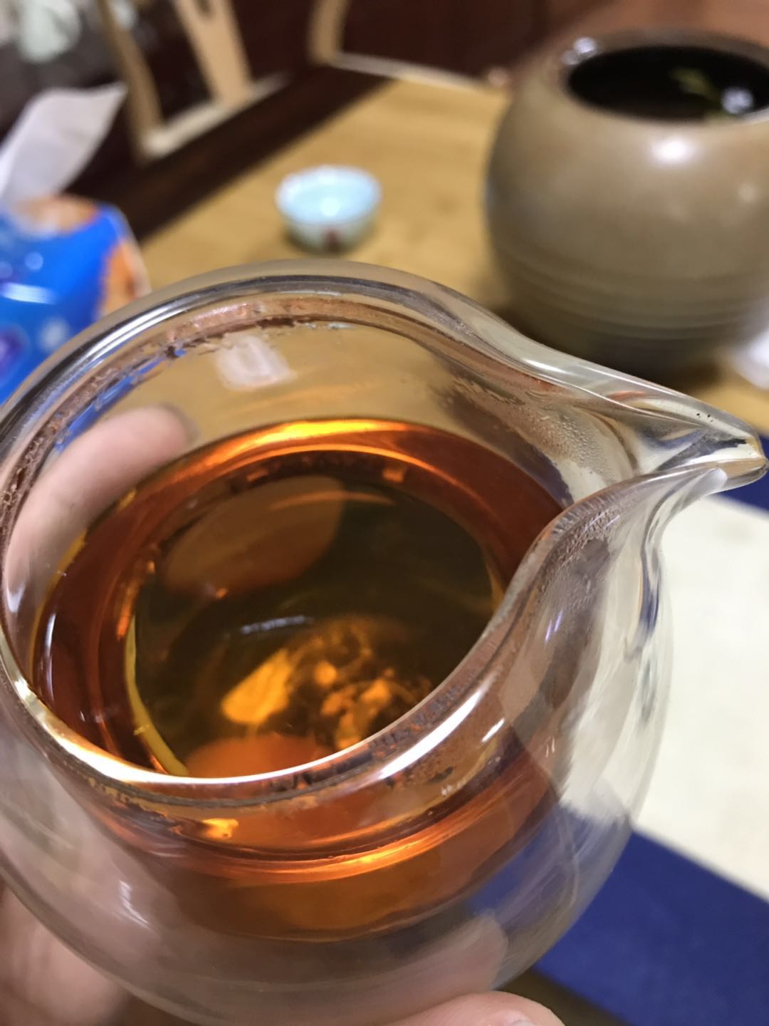 安化黑茶茯砖茶汤色橙黄透亮