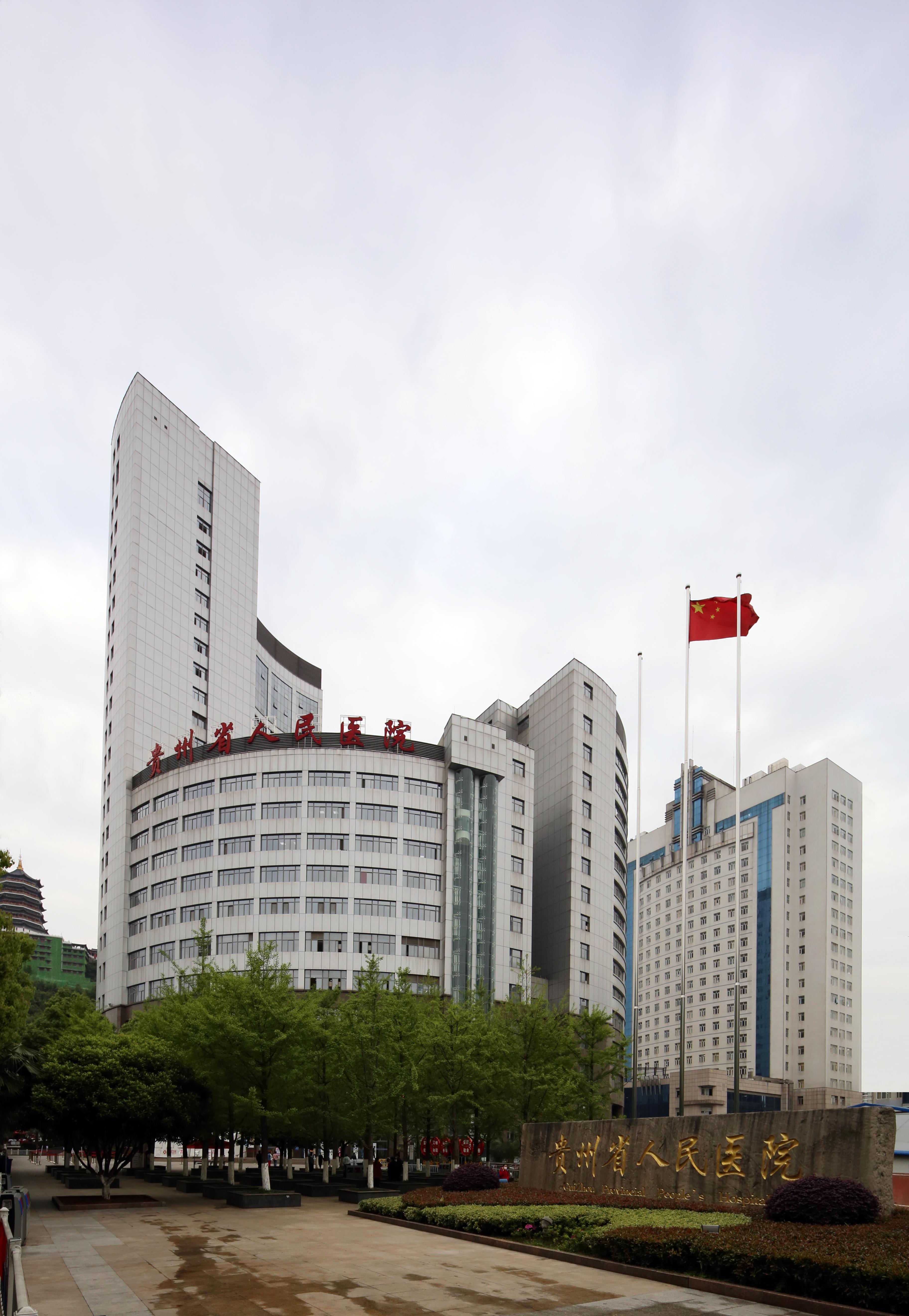 舞台上的贵州,山清水秀梯田风光映衬演员远眺